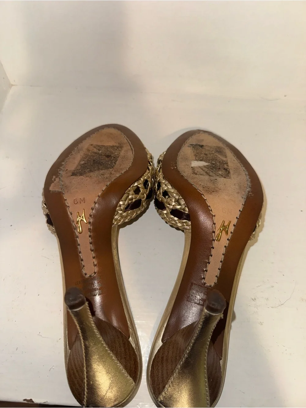 J Vincent Gold Leather Open Toe Mule Slip On Flower Accent Stiletto Heels 6M